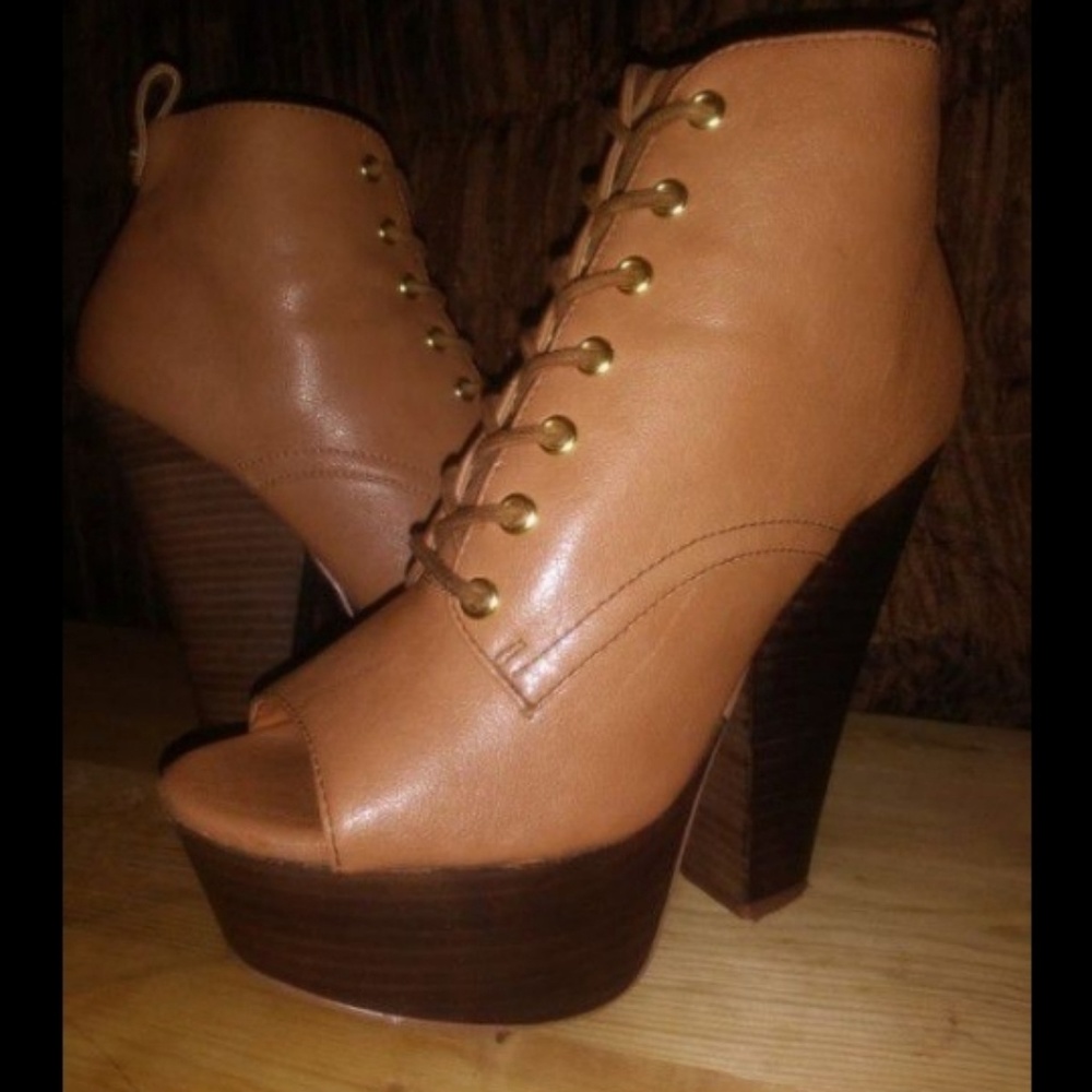 Steve Madden Lace Up Platforms Pumps